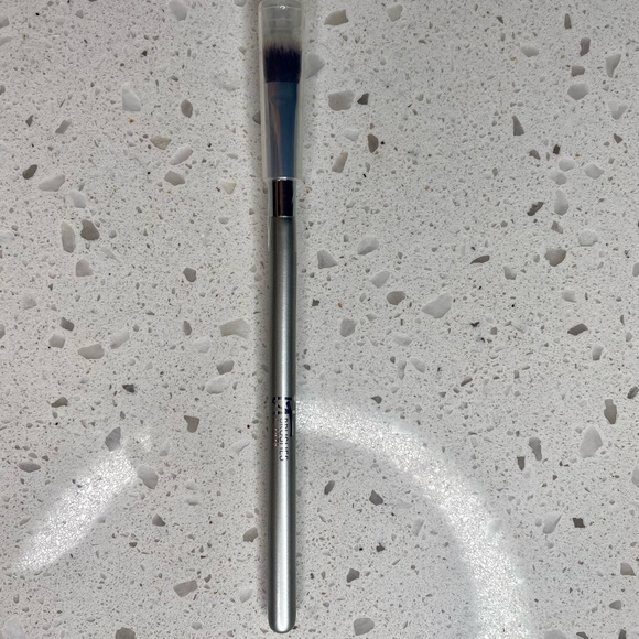 It Cosmetics Shadow Brush #112 - Picture 6 of 7